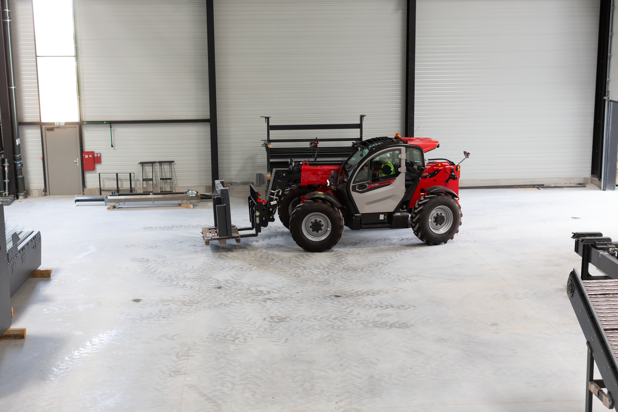 NEW Manitou MT 935
