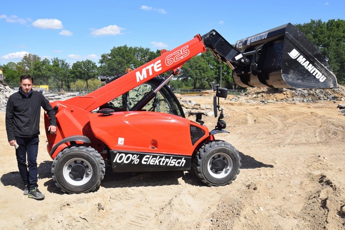 Electric  telehandler