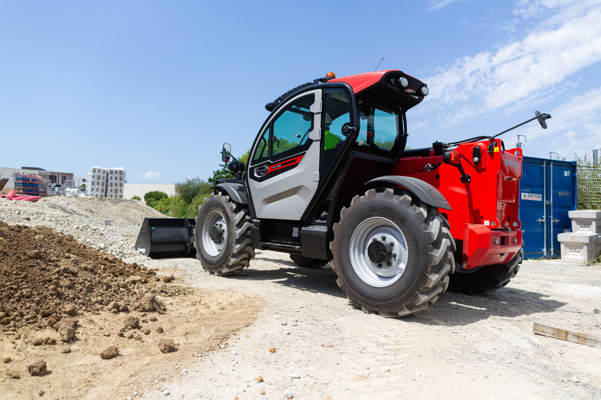 NEW Manitou MT 935