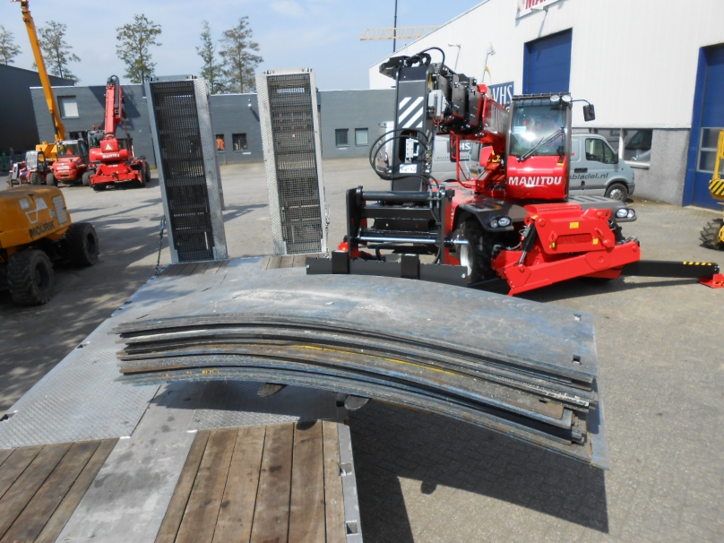 Rotating forks for the Manitou telehandler